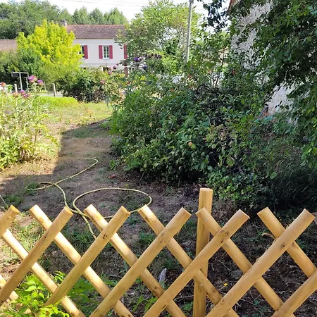 Дом отдыха Maison Jean-du-feu Au Calme A Martin De Gurson Saint-Martin-de-Gurcon